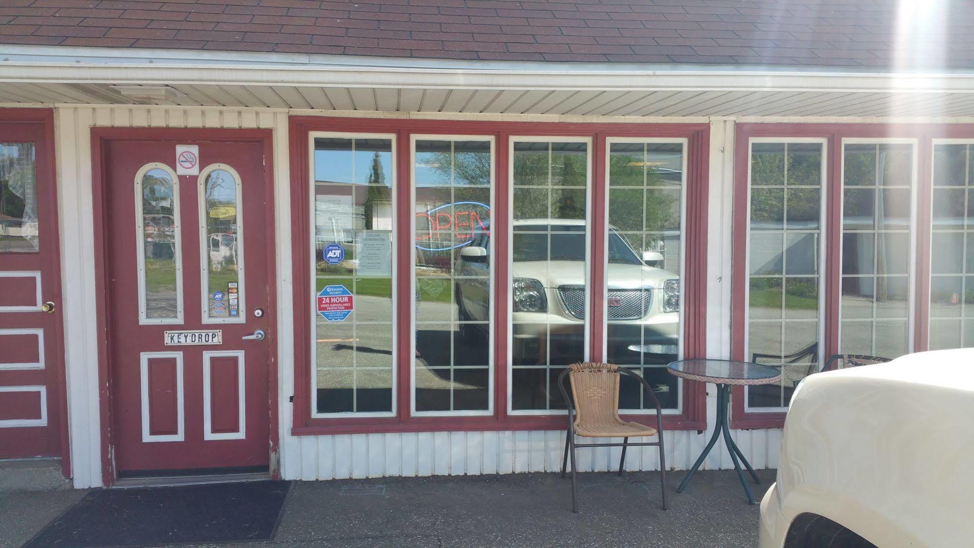 Steelhead Inn エリー エクステリア 写真